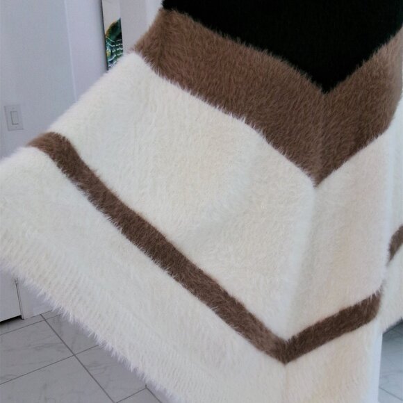 New Ann Taylor Soft Fuzzy Cream Brown Black Poncho Cream Brown Black XS / S NWT - Picture 5 of 12